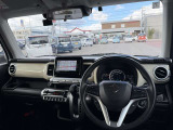 見通しのよいすっきりとした視界で、誰でも運転しやすいです。運転のしやすさは疲れにくさにも繋がりますよ♪