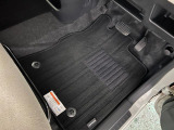 嬉しい純正フロアマット付き♪ 状態も良好です(^^♪