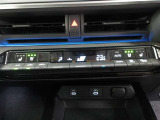 オートエアコンです。車内を設定温度に保ち、快適空間をキープします。