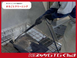 フロアマットも高圧洗浄で徹底クリーニング。