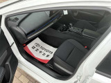高いホールド性で運転姿勢が安定します。長距離ドライブでも疲れにくいのが魅力です。快適なドライビングライフをお送りください♪