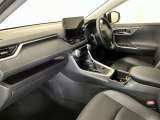 見通しのよいすっきりとした視界で、誰でも運転しやすいです。運転のしやすさは疲れにくさにも繋がりますよ♪