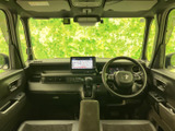運転席まわりは前方の視界が広く、メーターやナビ画面も目に入りやすい配置です。座席から各部を見渡しやすく、毎日の移動から遠出まで落ち着いて過ごせる室内空間です。