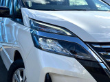 【LEDヘッドライト】悪天候や夜間走行時も良好な視界を確保し安心して運転できる高輝度LEDヘッドライトを装備!点灯速度が早く、消費電力も抑えられています。