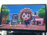 停車中には、TVや動画を楽しめる機能が搭載。後席での移動時間を快適に過ごせます。家族旅行やお出かけに便利です。
