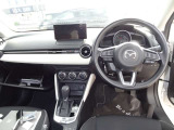 @チルトステアリング@ドライバーのさまざまな体格に応じて適切な運転姿勢を取りやすいよう、ハンドルの高さを調整できます@
