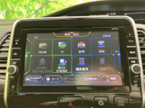 画面にはラジオやテレビ、音楽などの選択項目が並び、使いたい機能を見つけやすい表示です。目的に応じてメニューから選べるため、通勤やお出かけなど毎日の車内時間を便利にサポートします。