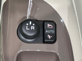オート格納機能付きミラー キーフリーシステムのドア施錠に連動して自動的に格納!乗降時のミラー操作の手間が省けて便利です♪閉じ忘れを防げるほか、降車の直前まで後方の確認ができます!!