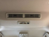 【リアシーリングファン】風を後席にも送風。空気を効率的に循環させることで、室内空間の温度を均一に保ちます。エアコンを使わないときでも、送風することによって、後席でも心地よく過ごすことができます☆