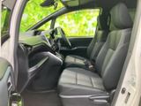 運転しやすい配置の操作系で、快適なドライブをサポートします。広々とした室内空間は、同乗者もリラックスできます。