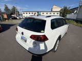 後ろ姿もVWらしい洗練されたデザイン。荷室の使いやすさも備え、仕事からレジャーまで活躍します。