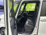 運転席に座ると、優れた視界と操作性がドライバーをサポート。快適な運転環境を提供します。