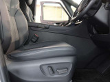 パワーシート搭載。微妙な調整が手軽にでき、ピッタリなポジションで運転することが可能です。
