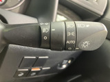 操作しやすい位置に配置されたウインカーレバー。スムーズな操作で、安全な車線変更をサポートします。