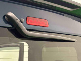 LEDハイマウントストップランプ内臓バックドア&リバース連動リヤワイパー装備