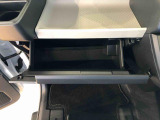 よく使うものが手を伸ばせばすぐ届く、機能面で充実した収納。