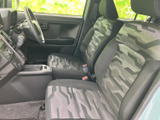 運転席からの視界は広く、運転操作もスムーズに行えます。快適な運転環境をサポートします。