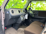 運転に必要な操作系が手に届きやすく、直感的に操作できます。シートのポジションも調整しやすく、自分に合ったドライビングポジションを見つけられます。