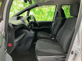 ドライバー視点からの眺めが良いです。操作しやすい配置で、快適な運転をサポートします。収納スペースも充実しています。