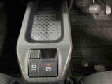 オートブレーキホールド機能付きで、信号待ちや渋滞時の運転をサポートします。