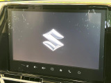 【メーカー9型ナビ】インテリアに溶け込むスタイリッシュな「専用設計」メーカーナビを装備♪視認性や操作性など基本性能にも優れ、より上質なカーライフをお楽しみいただけます。