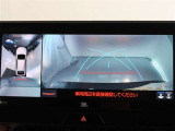 パノラミックビューモニター付きです。車両を上から見たような映像をディスプレイオーディオ画面に表示。運転席からの目視だけでは見にくい、車両周辺の状況をリアルタイムでしっかり確認できます。