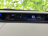 視認性の高いメーター類で、運転に必要な情報を的確に把握できます。運転に集中できる、シンプルで機能的なデザインが魅力です。