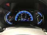 とっても見やすいメーターです。夜間時はラグジュアリーな気分にさせてくれる照明が魅力ですので、夜のドライブも楽しみになりますよ♪