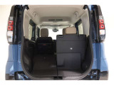 ■リヤシート■  分割可倒式です。必要な時に倒して、荷物を積み込むことができます。