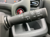 操作しやすいウインカーレバーで、安全確認をスムーズに行えます。運転時の安心感を高めます。
