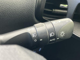操作しやすいウインカーレバーは、スムーズな車線変更をサポート。直感的に操作できるため、安全運転に貢献します。