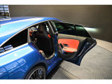 ここまでの新車登録車両と変わらない安心をご提供できるのも、サーティファイドカーが、正規販売店での徹底したチェックと整備を経て、独自の厳しい基準をクリアした車であるからこそなのです