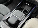 最新鋭の自社整備工場にて、車検・点検は勿論の事、あらゆるご要望にお応えすべく輸入車ディーラーならではの最新のコンピューターシステムとベテランの整備士がバックUP!