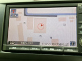 見やすい地図表示で、目的地までスムーズに案内。わかりやすいインターフェースで、運転に集中できます。正確な情報で安心です。