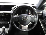 各操作スイッチなどもハンドルから手を放すことなく操作可能で安全運転に支援いたします!