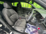 運転席まわりには十分なスペースがあり、大柄な方でもゆったり運転していただける環境です。