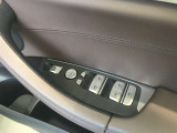 BMWの分厚いドアは、もしもの時にも搭乗者を守ってくれます。