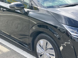 広々とした室内空間を確保。運転席からの視界も良好で、運転操作も快適に行えます。ゆったりとくつろげる空間です。