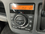 【オートエアコン】AUTOボタンを押してお好みの温度を設定!快適な室温でドライブをお楽しみいただけます♪