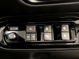 パワーウィンドは今や当たり前の機能ですが、無いと困る機能です。運転席からの操作で、全席の窓を振るオープンにしたり、フルクローズが可能です。