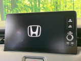 【メーカー純正9型ナビ】インテリアに溶け込むスタイリッシュな「専用設計」メーカーナビを装備♪視認性や操作性など基本性能にも優れ、より上質なカーライフをお楽しみいただけます。