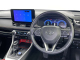運転席まわりです。 各操作スイッチは使いやすい位置に配置されてます。