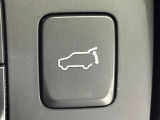 【パワーバックドア】スマートキーや運転席のボタンを押すだけでリアゲートが自動で開閉します!荷物を持っている時や、高い位置にあるバックドアを閉める際に便利な機能です♪