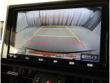 バックガイドモニターで、後方を確認しながら安心して駐車することができます。運転初心者も熟練者も必須の機能ですよ!