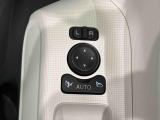 キーフリー連動で施錠時に格納します。降車の直前まで後方確認ができ、閉じ忘れも防げます。
