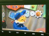 テレビ映像を画面で楽しめる装備です。停車中の休憩時間などに番組を視聴でき、車内で過ごすひとときに活用いただけます。映像の表示は停車時にお楽しみください。