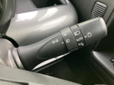 操作しやすい位置に配置されたウインカーレバー。スムーズな車線変更をサポートします。