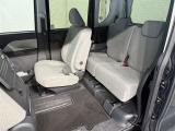 【運転席ロングスライドシート】最大540ミリのスライドが可能に☆運転席から後席の移動や座った状態での後席のアクセスなど、まったく新しい動線ができます!使い勝手がさらに広がりますね♪