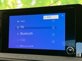 テレビやBluetooth、USBなど、音楽・映像の入力先を画面から選べるメニューです。利用したい項目を確認しやすく、普段の移動に合わせて音源を切り替えられます。