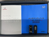 スマートキーは鍵をバッグに入れたままでもドアロックの開閉やエンジンのON・OFFができます。夜間や雨の日も鍵を探さなくて良いので便利です。